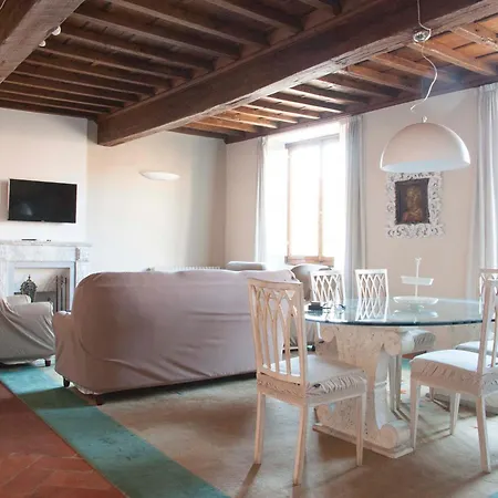 Tornabuoni Deluxe Apartment